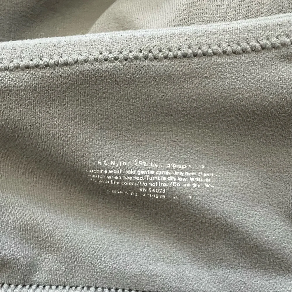 Athleta Gray Seamless Bra for Everyday Comfort - Picture 4 of 4